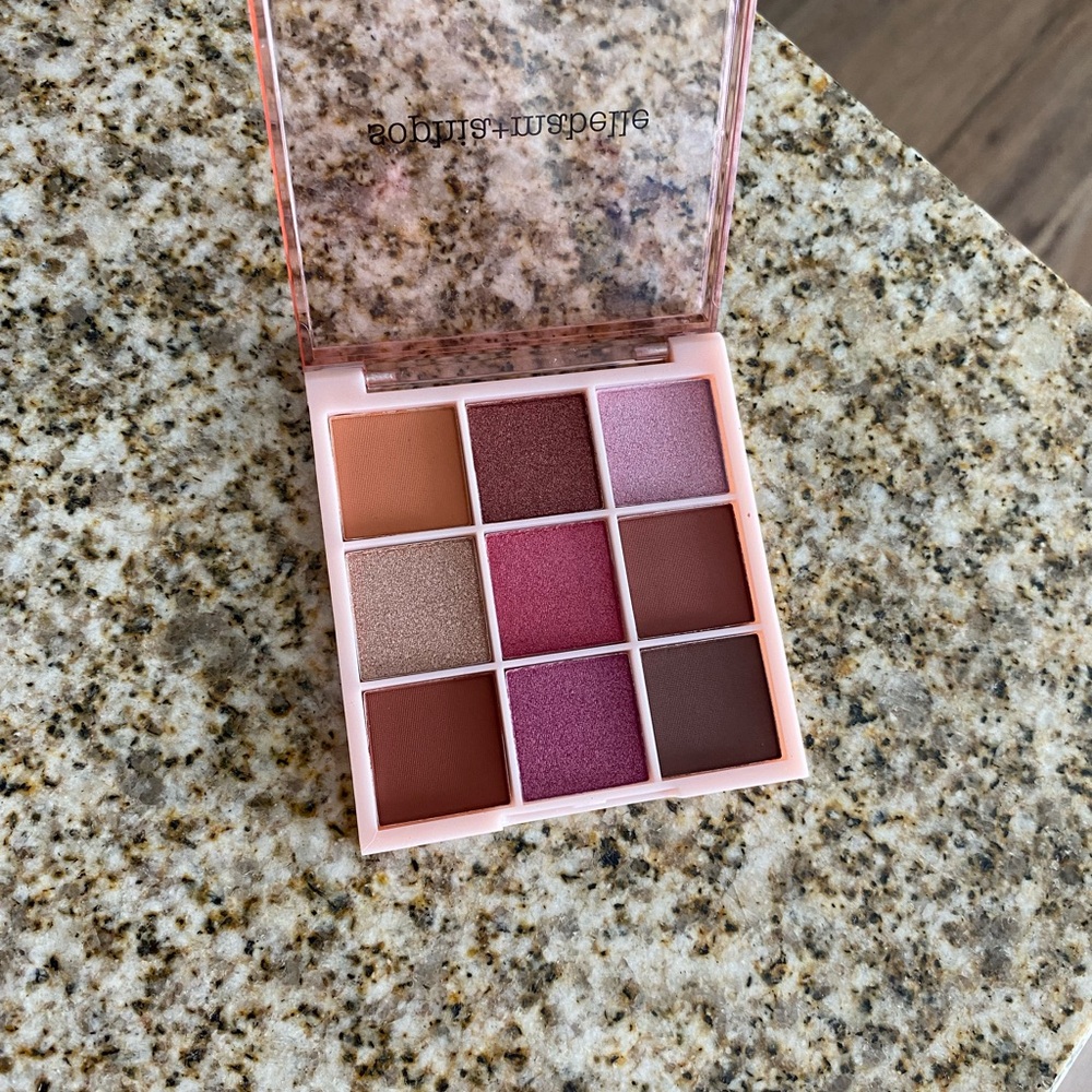 NWT Makeup Bundleđź’•đź’… - Picture 8 of 11